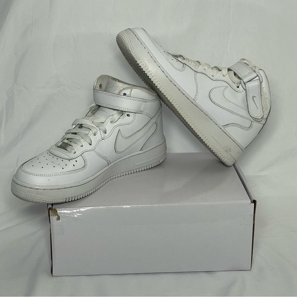 Size 7 (GS) - Nike Air Force 1 LE Mid Triple White